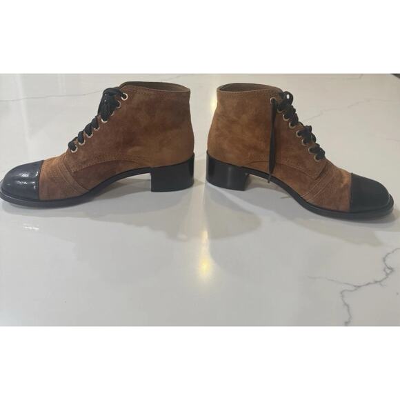 Chanel Suede, Leather Toe, CC Logo, Lace Up Ankle Boots Size 38.5, w/box - Picture 14 of 16
